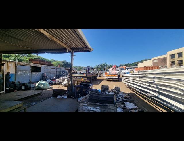 1,632M² INDUSTRIAL YARD FOR SALE IN UMGENI PARK